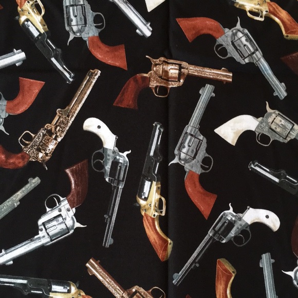 Revolver / Pistol / Gun Print Quilting Fabric - Picture 5 of 11
